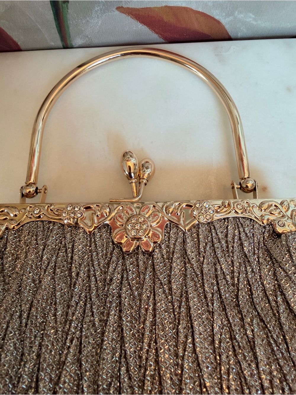 Vintage-Style Champagne Ornate Gold Frame Handbag w/Crossbody Gold-Tone Chain - Picture 5 of 11